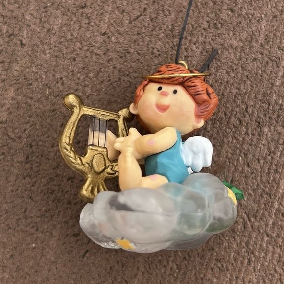 Hallmark Musical Angel Ornament - Picture 4 of 10